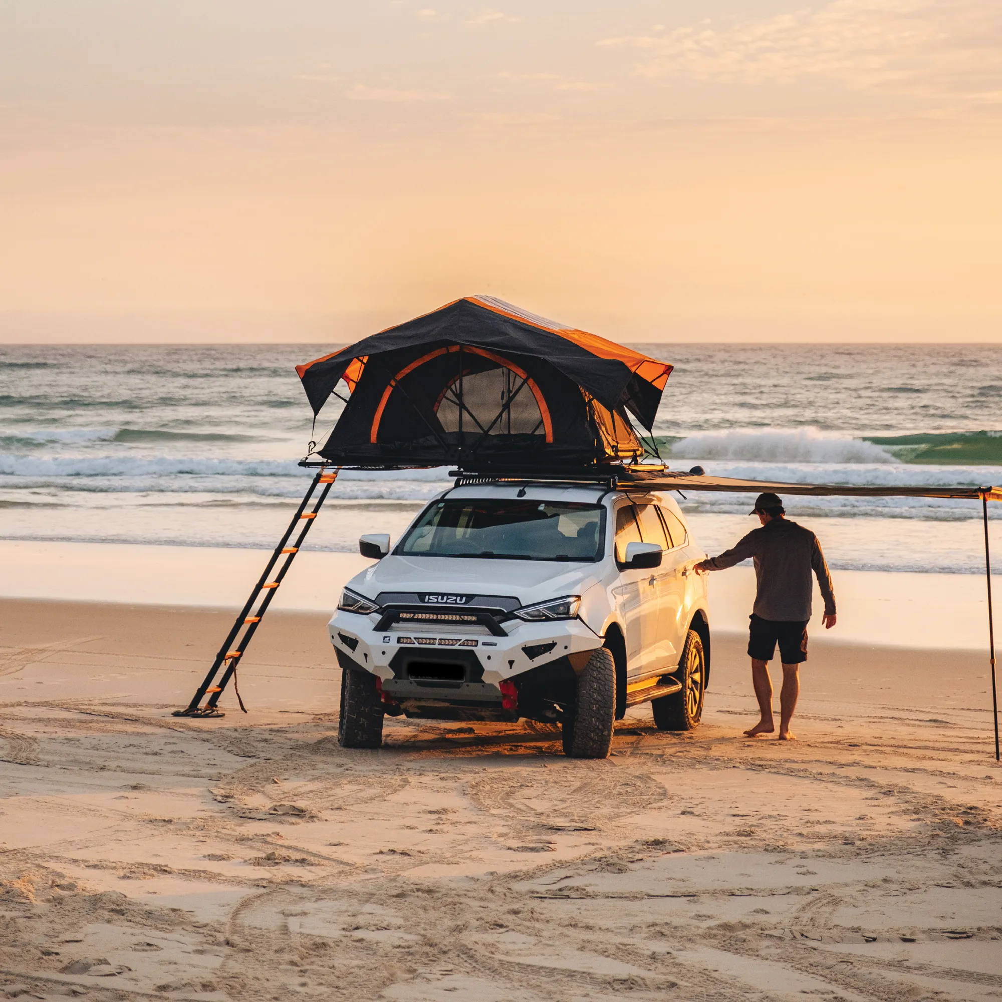 DETACHABLE ROOF TOP TENT